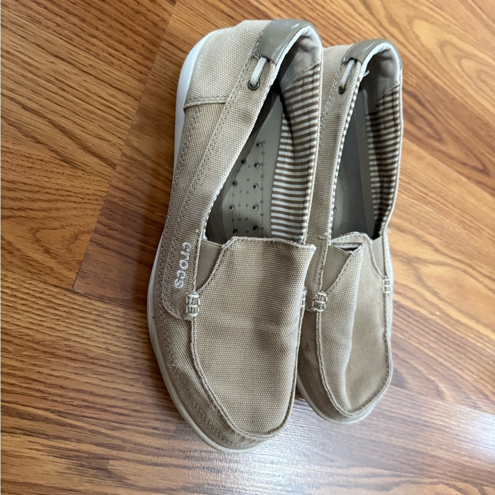 CROCS Tan Loafers Slip-Ons women’s size 9